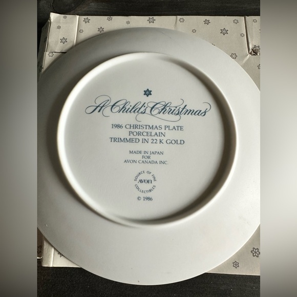 Avon Christmas 🎄 Plates - Picture 4 of 5